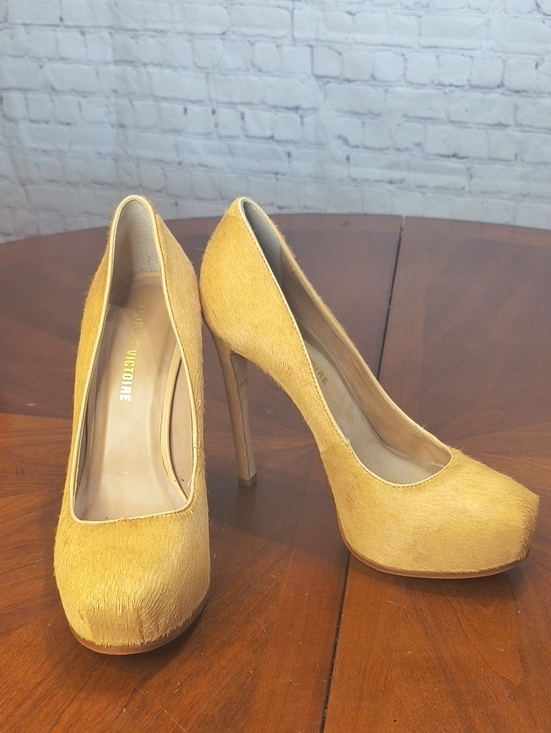 Pour La Victoire Shoes - Pour La Victoire Baby Calf Fur Platform Stiletto Pumps Size 8.5 AR